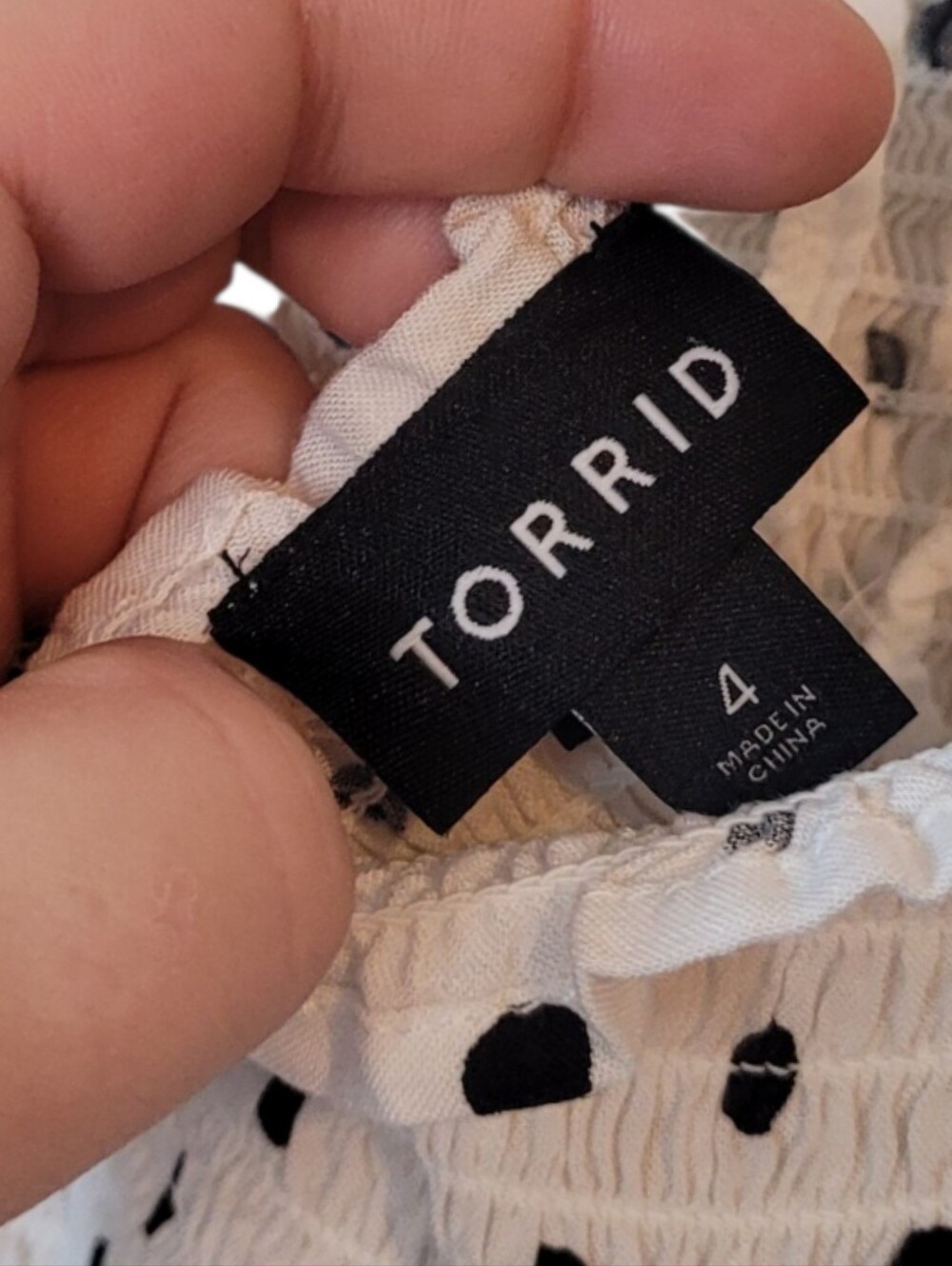Torrid Smocked Polka Dot Black & White Short Sleeve Top Size 4/4X - Picture 3 of 6